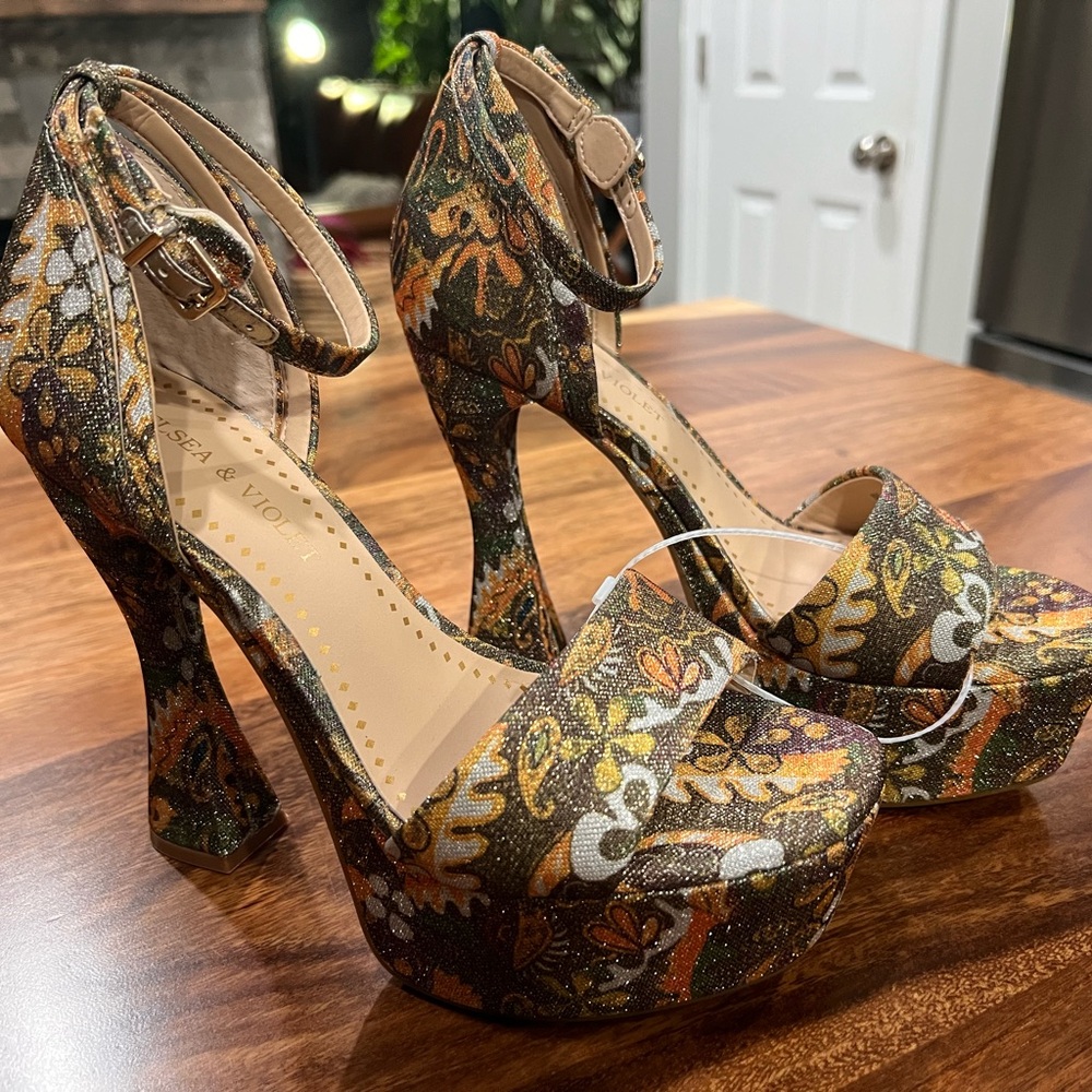 Chelsea & Violet Brown Orange Heels